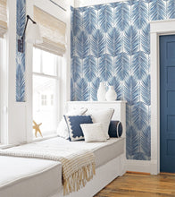 Load image into Gallery viewer, NextWall Paradise Palm NW33000 wallpaper